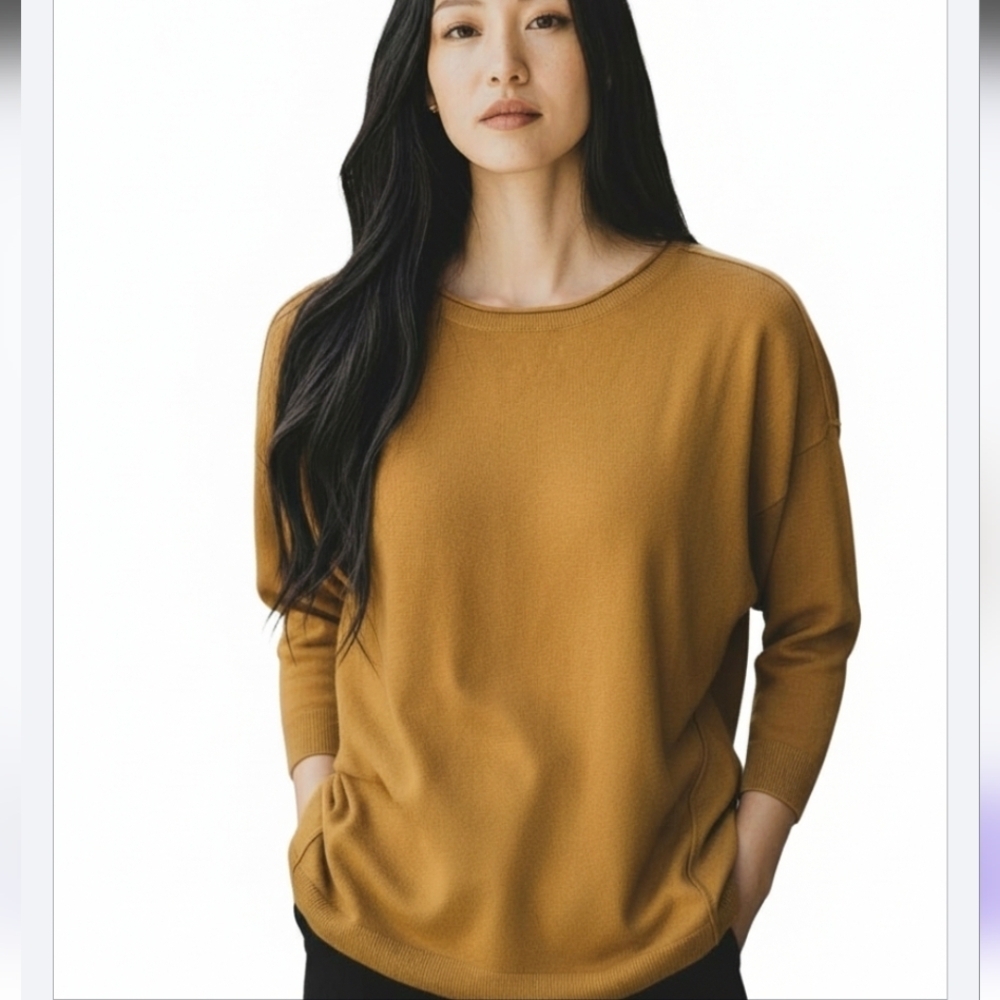 NWT, Wonderly Oversize  Golden Crew Neck Sweater. Size M